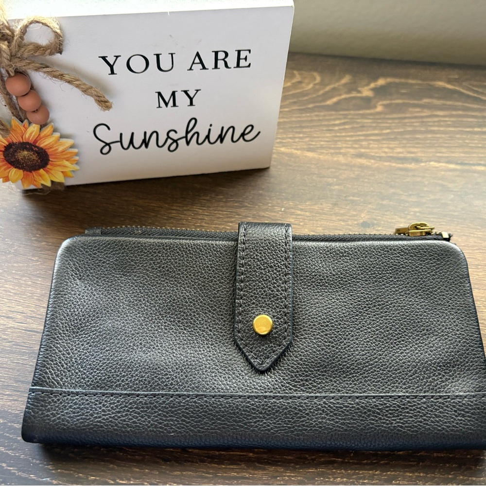 NWOT Fossil Black Bifold Leather Wallet with Gold Accent